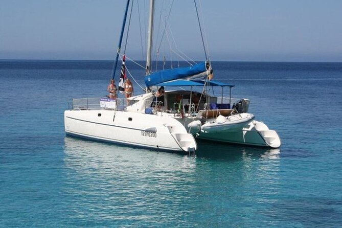 2-Catamaran tour from Cannigione to the Maddalena Archipelago - Crew energy and the on-water pace