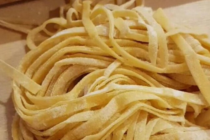 3 in 1 Cooking Class near Navona: Fettuccine, Ravioli & Tiramisu - Fettuccine from scratch, with your sauce choice (no sauce-making required)