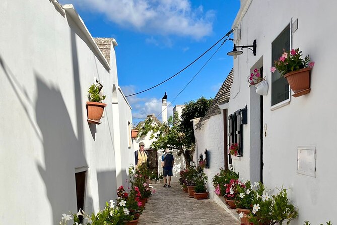 Alberobello and Matera Bus Tour, from Bari - Self-Guided vs Guided in Alberobello: Getting the Most Out of Your Time