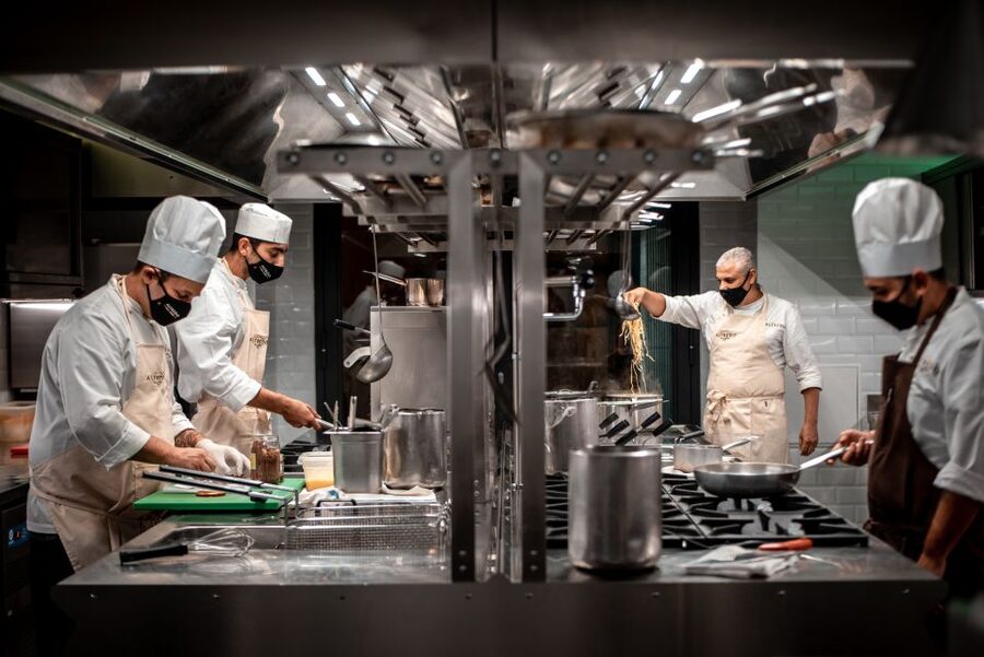 Alfredo alla Scrofa Restaurant in Rome: Eat Like a Star - The shop discount and take-home Alfredo products