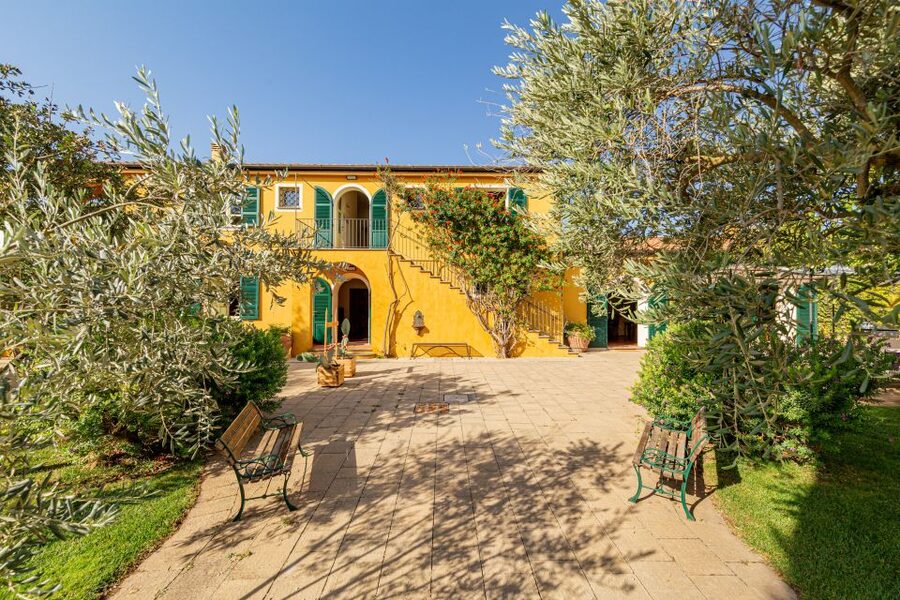Alghero: Wine and Olive Oil Tasting at a Local Farm - Who this tasting suits best, and who should think twice