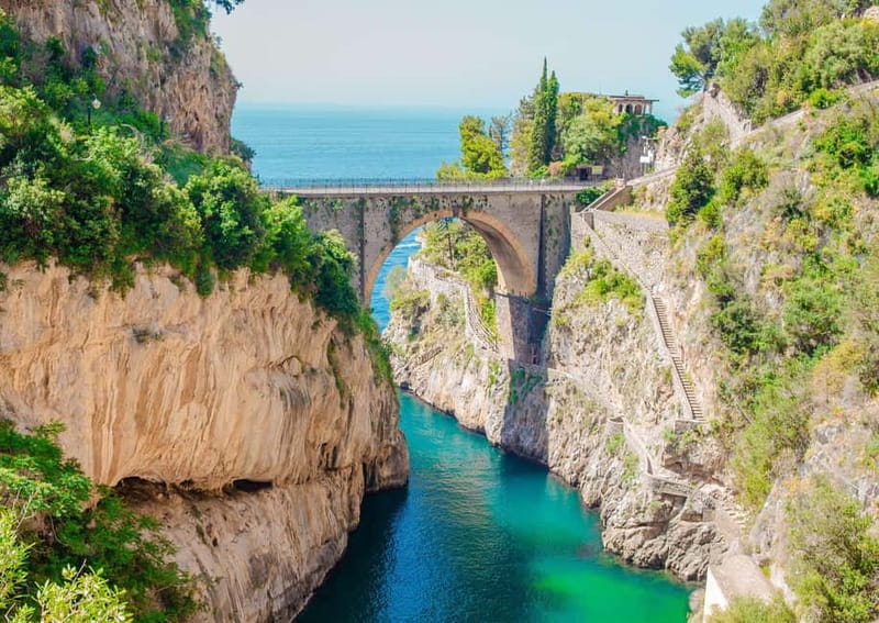 Amalfi Coast: Boat and Snorkeling Tour with Fruit & Drinks - A Gozzo boat makes the Amalfi Coast feel close