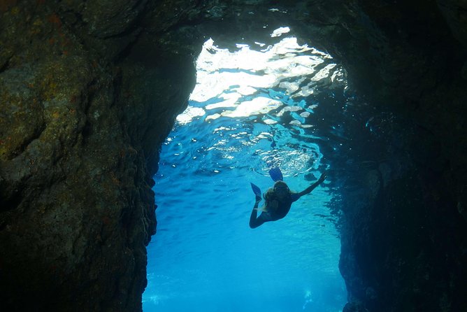 Amalfi Coast & Positano: Boat Tour with Snorkeling & Drinks - First stretch from Amalfi: grotto walls, watchtowers, and the Arc of Lovers