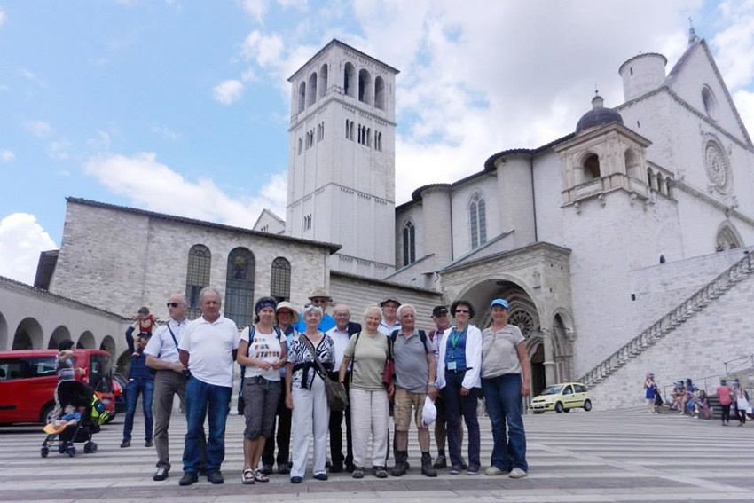 Assisi: Private Walking Tour with St. Francis Basilica - Piazza del Comune and the Temple of Minerva, Roman columns in a medieval setting