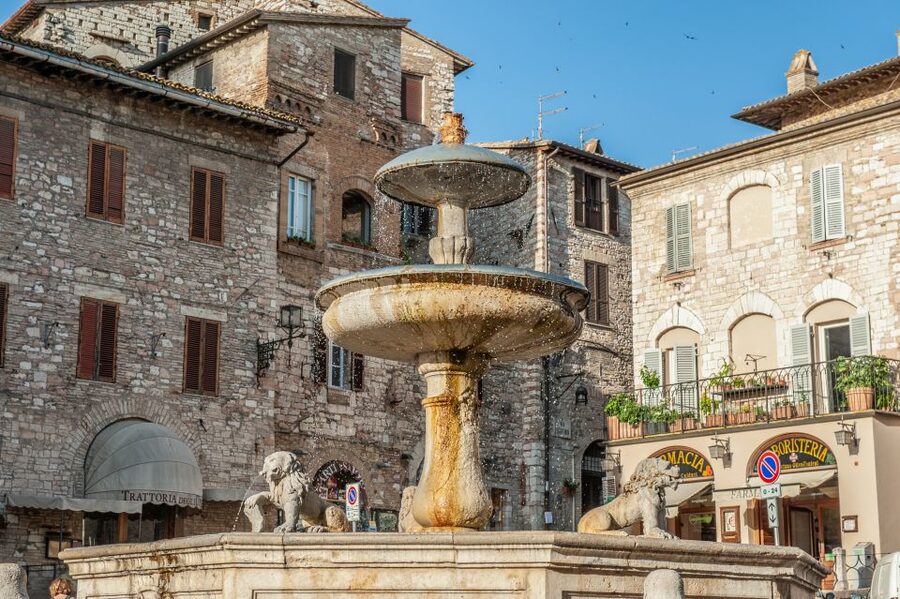 Assisi: Walking Tour with St. Francis Basilica Visit - Basilica of Saint Clare (Santa Chiara) and the Quiet Power of Franciscan Art