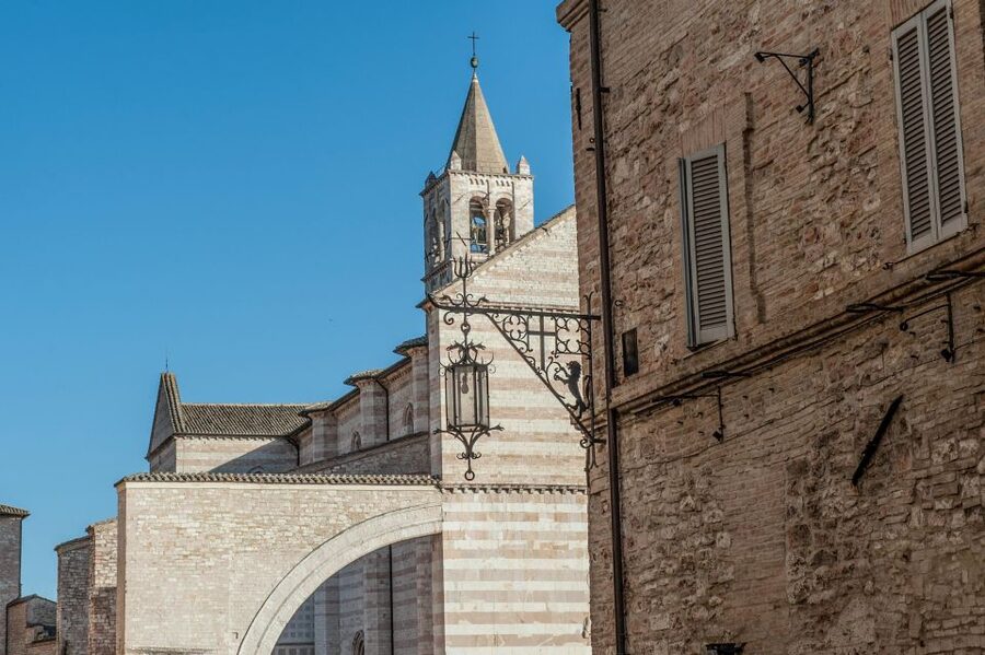Assisi: Walking Tour with St. Francis Basilica Visit - Dress Code and Practical Walking Comfort in Assisi