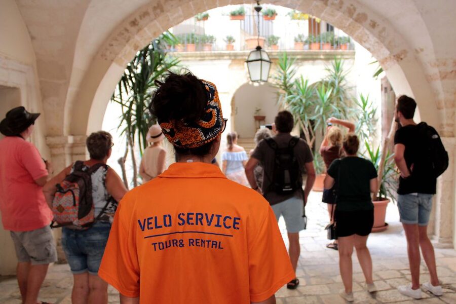 Bari: Guided Walking Tour - Pasta Street and Arco Basso: watching orecchiette happen