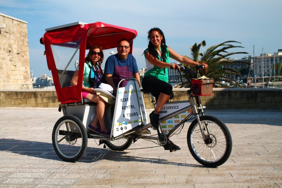 Bari: Old Town Guided Eco-Friendly Rickshaw Tour - Basilica of Saint Nicholas and the crypt area, outside looks you’ll want