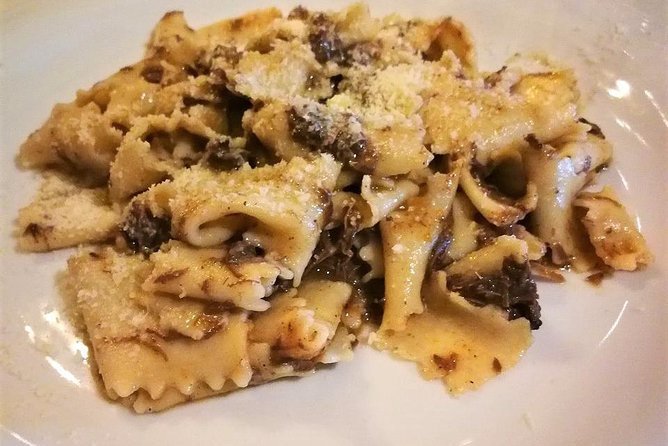 Bergamo: Full meal Food Tour with Local Delights by Do Eat Better - How Bergamo Alta food walks turn streets into a story