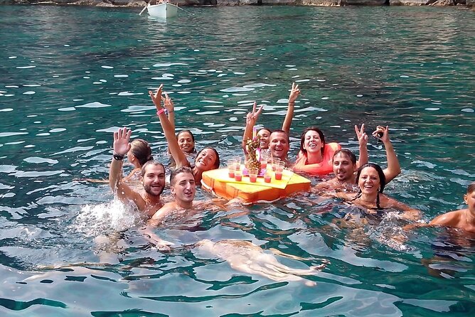 Boat excursion Taormina Giardini Naxos - Two hours that hits Taormina’s coast fast