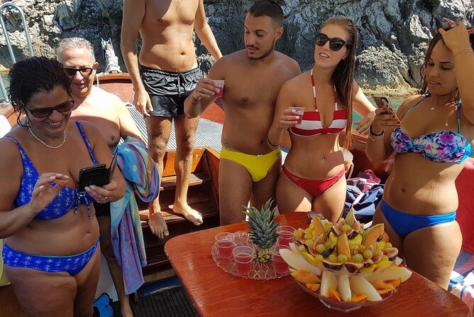 Boat excursion Taormina Giardini Naxos - Elephant rock and the Capo Taormina hotel-on-the-rock moment