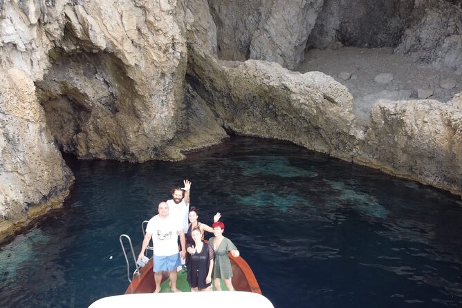 Boat excursion Taormina Giardini Naxos - Aperitif with prosecco and almond cookie