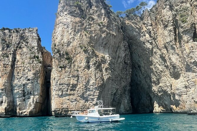 Boat excursion to Gaeta with a stop for swimming and snorkeling 2 HOURS - The captain’s communication style and the small touches that make it feel welcoming