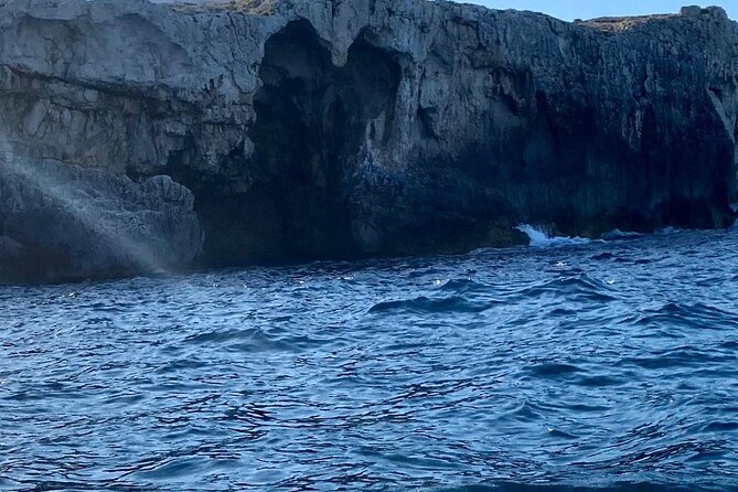 Boat tour of Ortigia Island and sea caves - Captains, Guides, and the English Commentary Factor