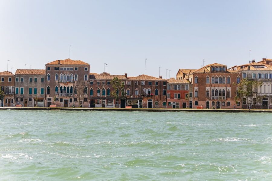 Boat Trip: Glimpse of Murano, Torcello & Burano Islands - Burano: colorful houses, lace shop culture, and quick bites