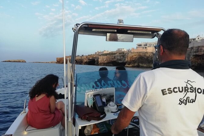 Boat trip to the Polignano a Mare caves - The swim stop near Grotta Palazzese: cold water, simple rules
