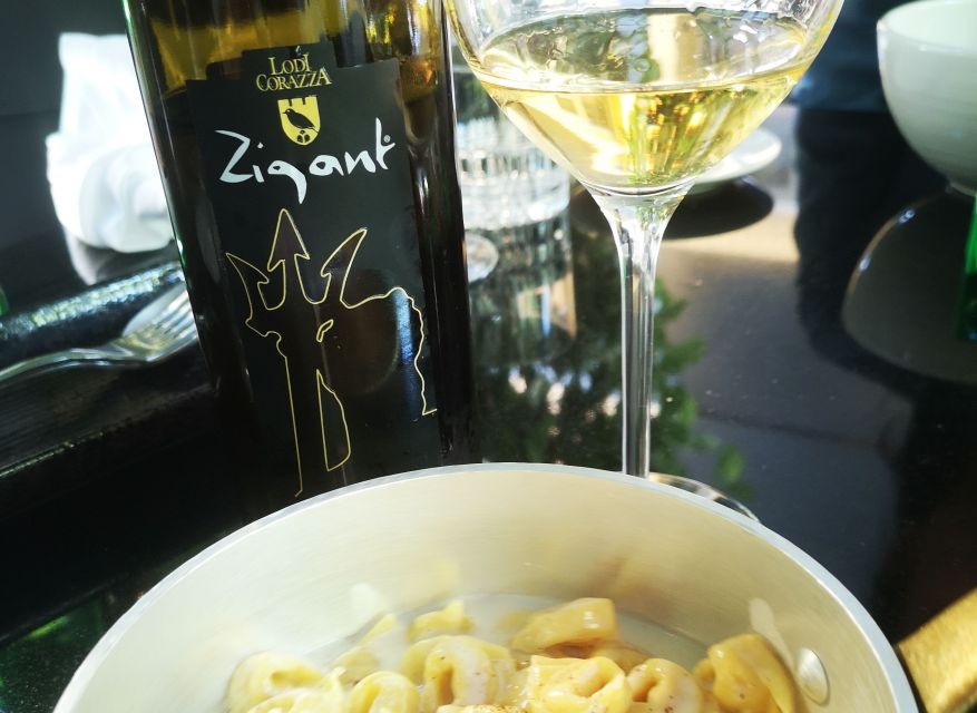 Bologna: City Center Guided Wine Walking Tour - How the timing options change your tasting (and the snack)