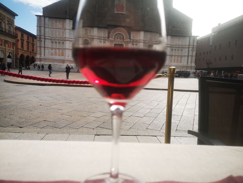 Bologna: City Center Guided Wine Walking Tour - Enoteca to osteria: the two atmospheres you should experience in one afternoon