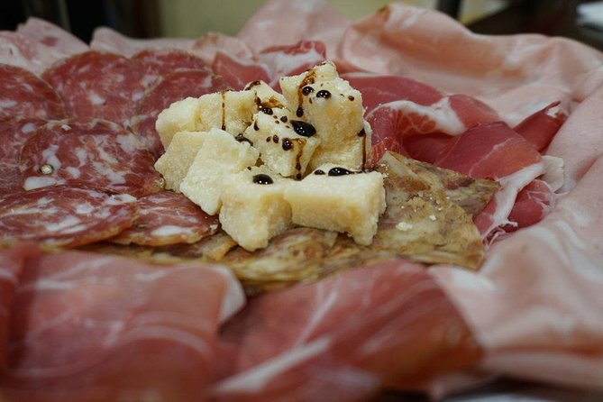 Bologna Food Tour from a local perspective - Stop 3: Quadrilatero walking, aperitivo bites, and local wine