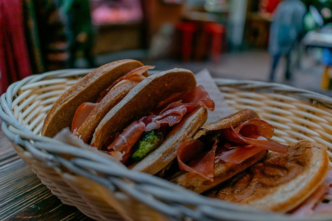 Bologna Private Food Tour with 6 or 10 Tastings - Stop 1, Piazza Maggiore: Your Guide Starts with Bite-Sized Direction