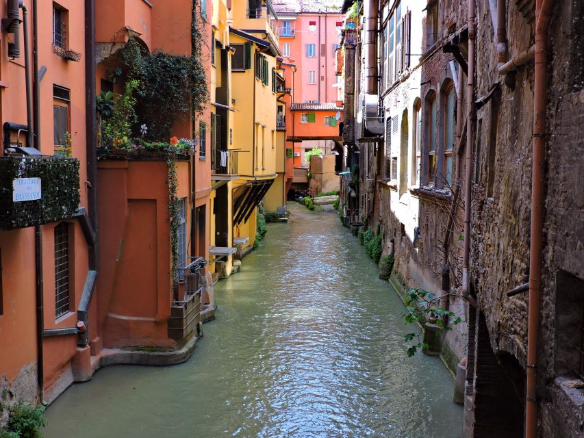 Bologna: Private Tour with a Local Guide - What you learn on day one: neighborhoods, routes, and local habits