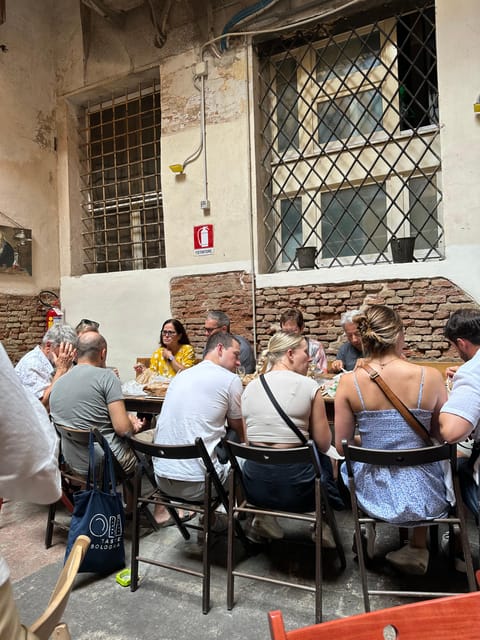 Bologna: Walking Food Tour and Highlights with a Local Guide - The local restaurant moment: tagliatelle al ragù done the classic way
