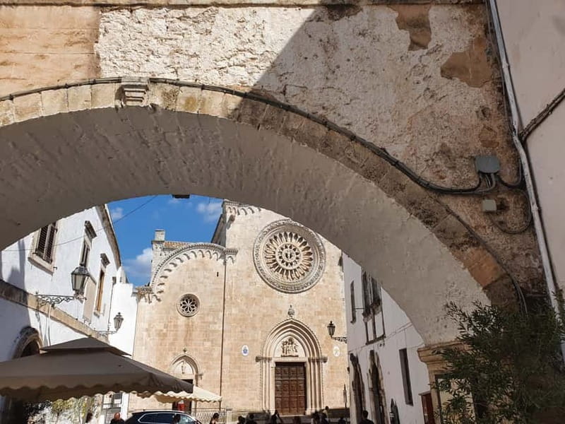 Brindisi: Alberobello, Locorotondo & Ostuni Tour with Brunch - Ostuni’s white streets: maze walking with photo stops