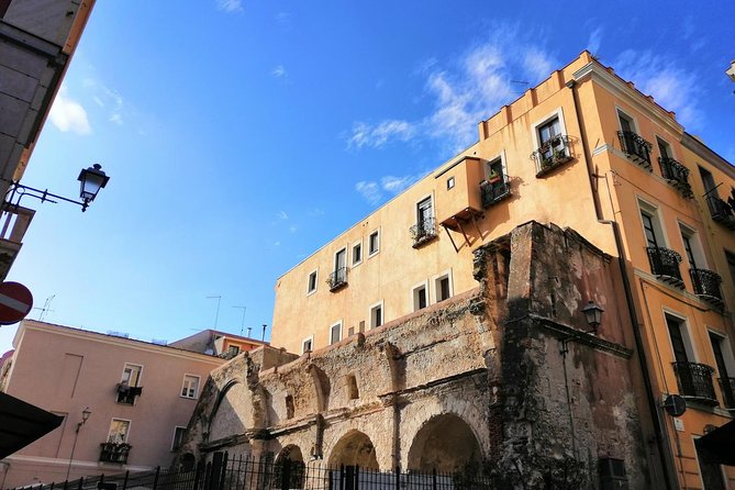Cagliari: natural cultural walking, food wine tasting experience - Giardino sotto le Mura: the garden stop that doubles as cultural science