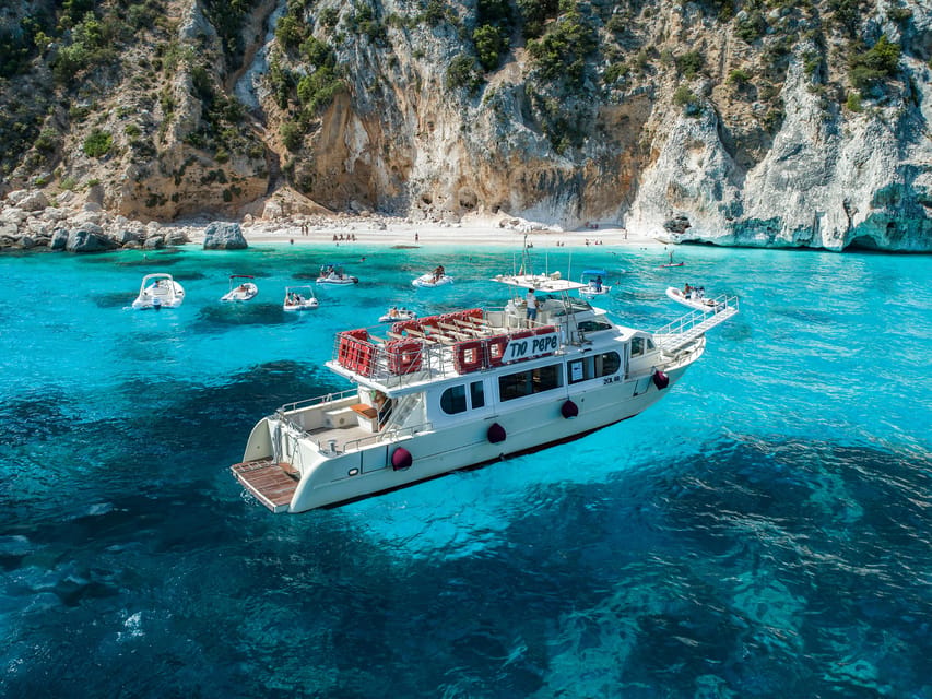 Cala Gonone:Cruise in the Gulf of Orosei with Cala Goloritzé - Onboard comfort, bar service, and the included audio guide