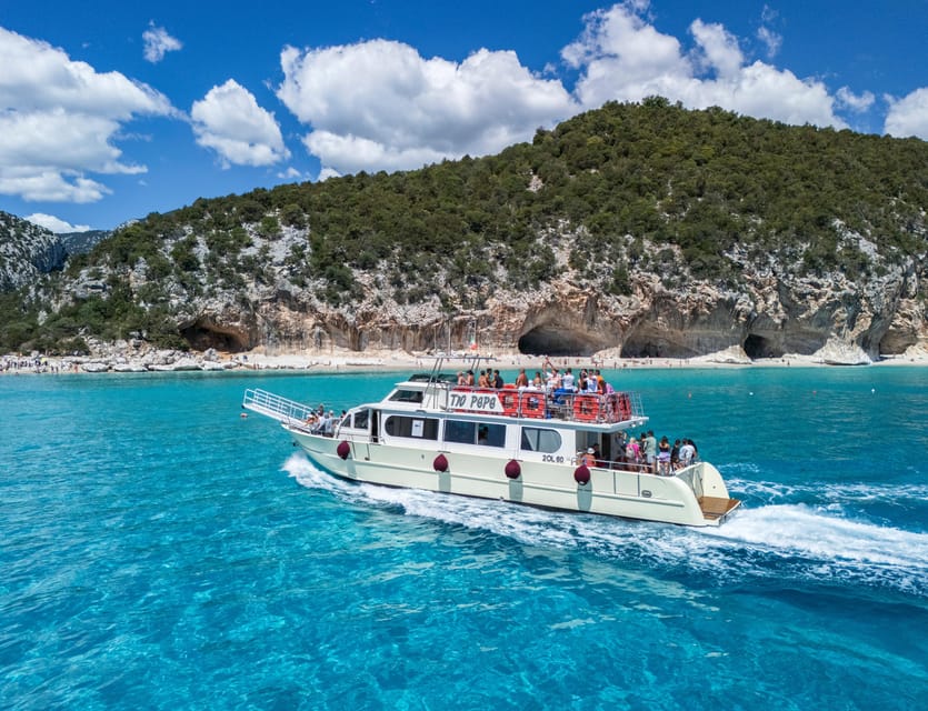 Cala Gonone:Cruise in the Gulf of Orosei with Cala Goloritzé - Onboard food, drinks, and the lunch reality