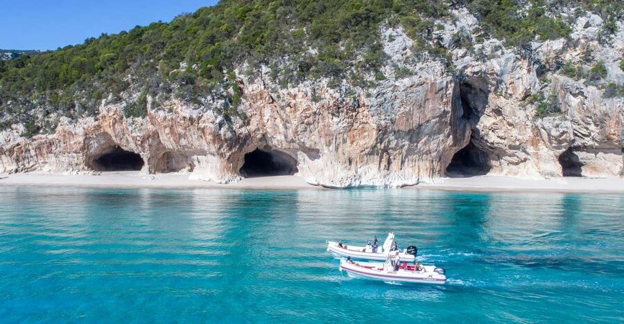 Cala Gonone: Dinghy Excursion to C. Mariolu and C. Goloritzè - Cala Mariolu: your longest pause for eating, resting, and bathing
