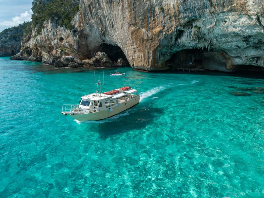 Cala Gonone: Grotta Bue Marino & Cala Luna Beach Boat Tour - Grotta del Bue Marino: a famous cave walk with real context
