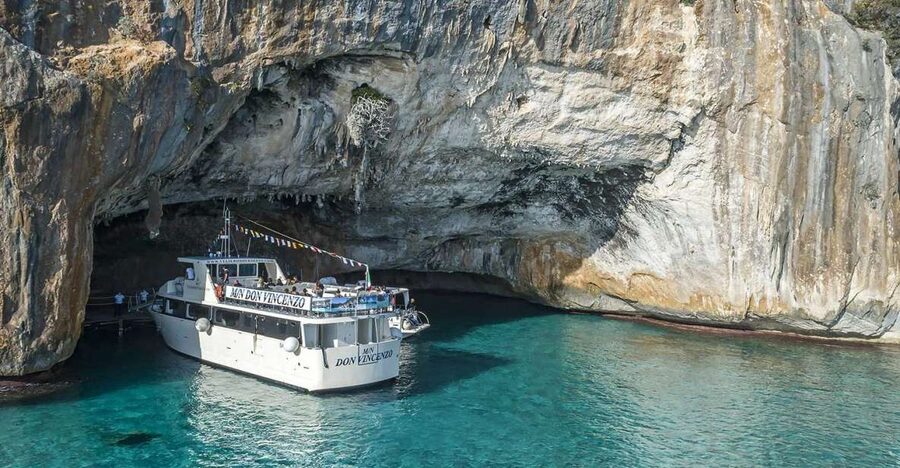 Cala Gonone: Grotta del Bue Marino and Cala Luna Boat Tour - Cala Gonone in 4 Hours: Sea Ox Cave and Cala Luna Beach