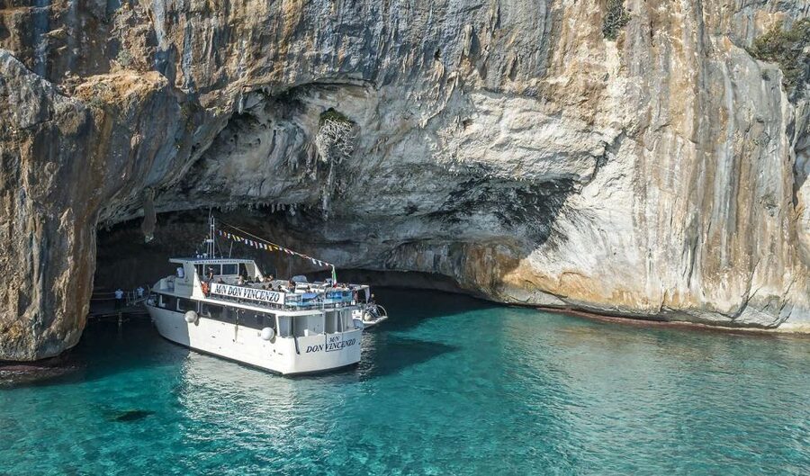 Cala Gonone: Grotta del Bue Marino and Cala Luna Boat Tour - Grotta del Bue Marino (Sea Ox Cave): What You See and How the Visit Works