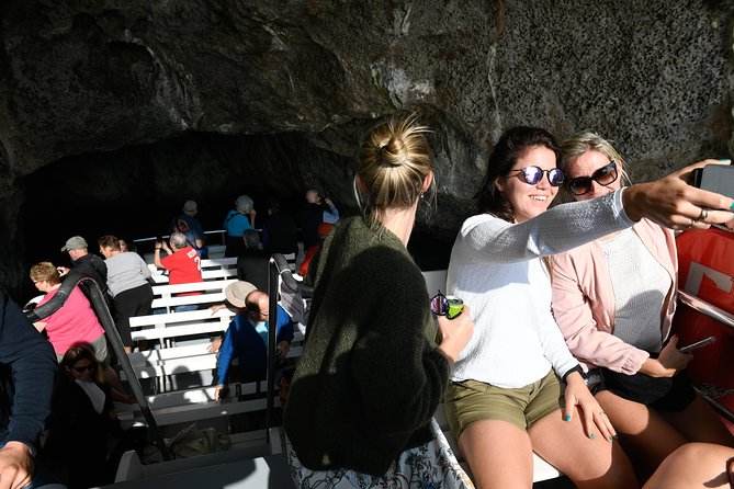 Capri Boat & Land Tour from Sorrento with Limoncello Tasting - Guides, onboard info, and communication when things get busy