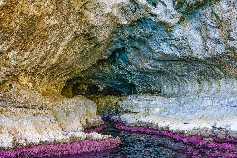 Capri: Island Boat Tour with Blue Grotto Stop - Blue Grotto By Rowboat: The €18 Ticket And The Real Time Trade-Off