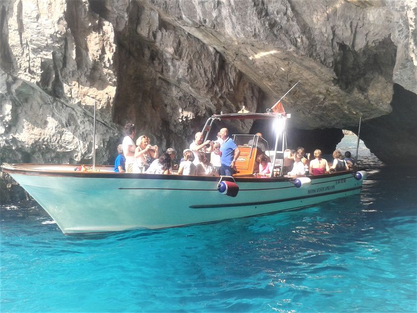 Capri: Island Boat Tour with Blue Grotto Stop - How The Crew Handles Crowds And Safety When Things Get Messy
