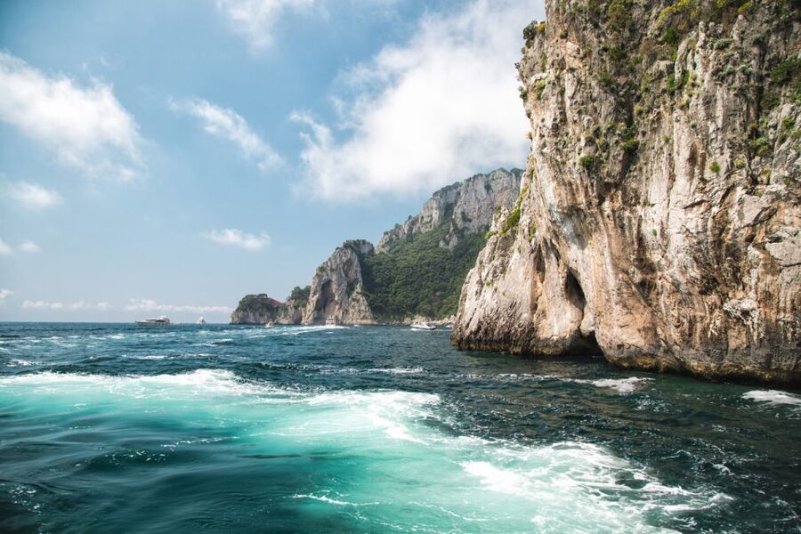 Capri: Island Sightseeing Tour with Blue Grotto Stop - Scugnizzo Statue and Tiberius Leap: the legends you can place
