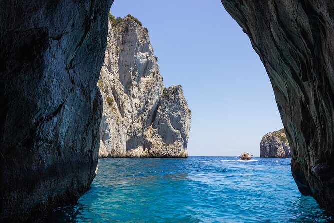 Capri Island Small Group Boat Tour from Naples with Light Lunch - Capri by sea, from Natural Arch to Villa Malaparte