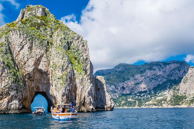 Capri Walking Tour with local guide - Why a Capri walking tour needs minibus rides