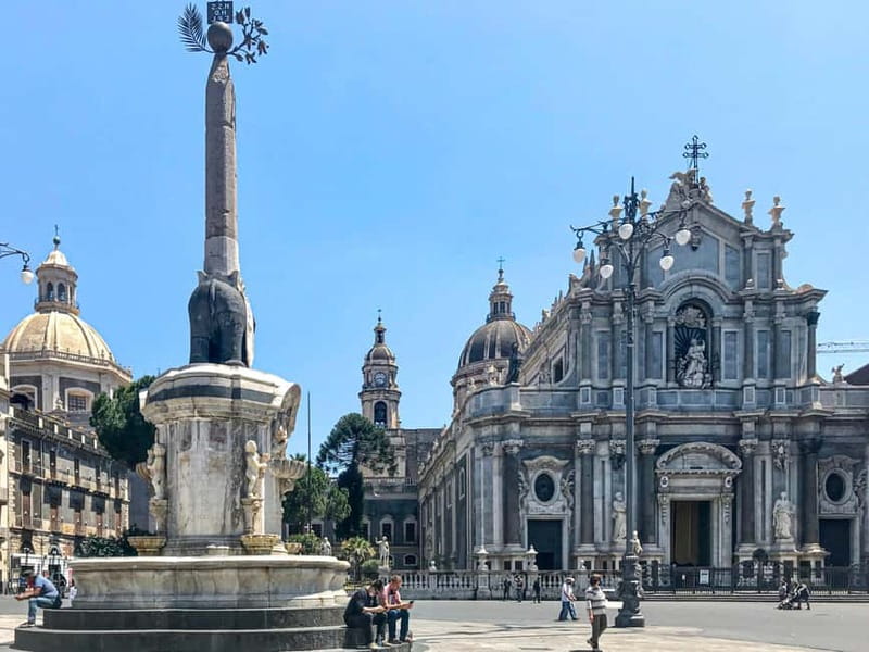 Catania: The heart of the City - Tour guidato in Italiano - Wrapping up in Piazza Università: turning a walk into a plan