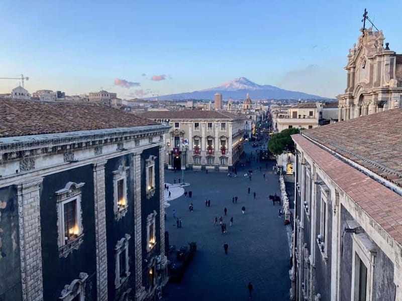 Catania: The heart of the City - Tour guidato in Italiano - Piazza Duomo to the fish market: seeing daily life up close