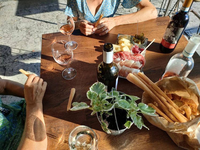 Cavaion: Lake Garda Wine & Food Tasting with Vineyard Tour - Choosing Your Wine Flight: 3 or 5 Bottles
