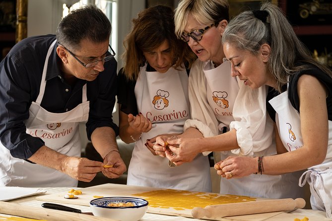 Cesarine: Small group Pasta and Tiramisu class in Bologna - The first 30 minutes: Prosecco, nibbles, and easy English