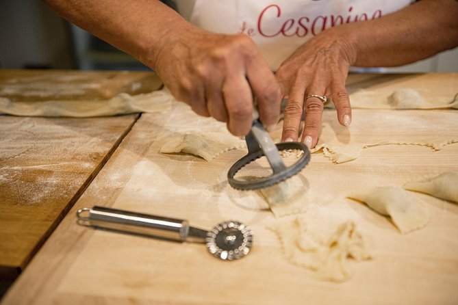 Cesarine: Small group Pasta and Tiramisu with Mamma in Lucca - Inside a Mamma-style home: the charm and the realistic part