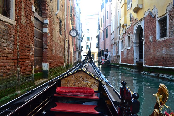 Charming Gondola Ride on the Grand Canal & Gondola Gallery™ - Shared gondola reality: timing, seating, and photos