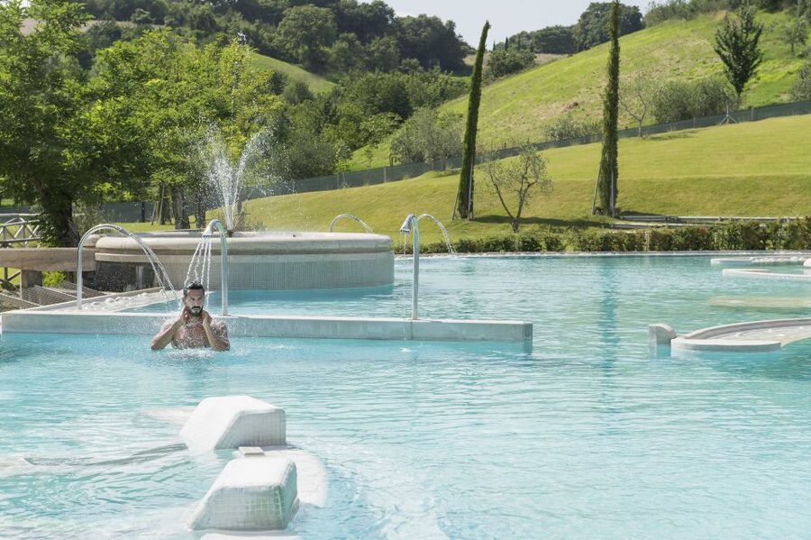 Chianciano Terme: Theia Thermal Pools Entrance Ticket - Outdoor and indoor pools: how to enjoy the thermal route