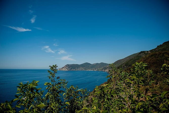 Cinque Terre Day Trip with Optional Hiking or Pisa - Manarola and Corniglia on the map: valley roots, rock spurs, and why Corniglia feels different