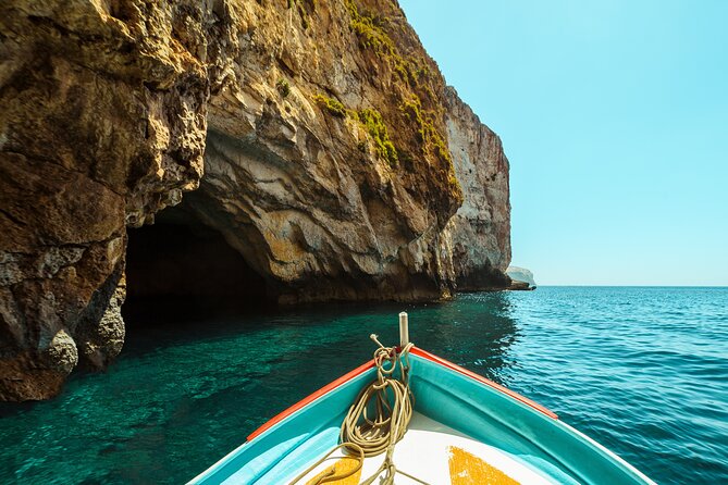 Cinque Terre Private Boat Tour - Riomaggiore: colorful houses, protected waters, and the Via del Amore start