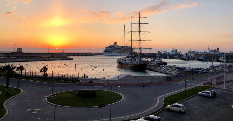 Civitavecchia Port: Private or Shared Guided Tour of Rome - In the minivan: audio storytelling that actually helps